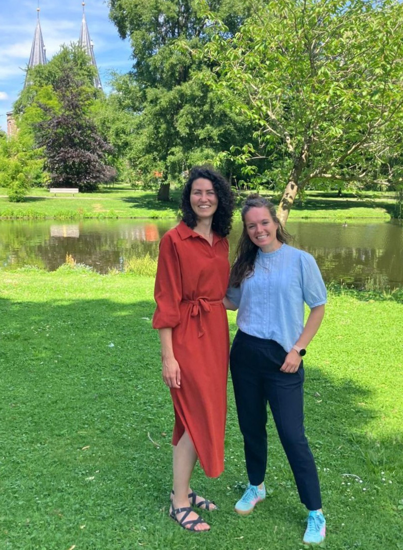 Foto Alice en Margreet-zomer26-uitsnede