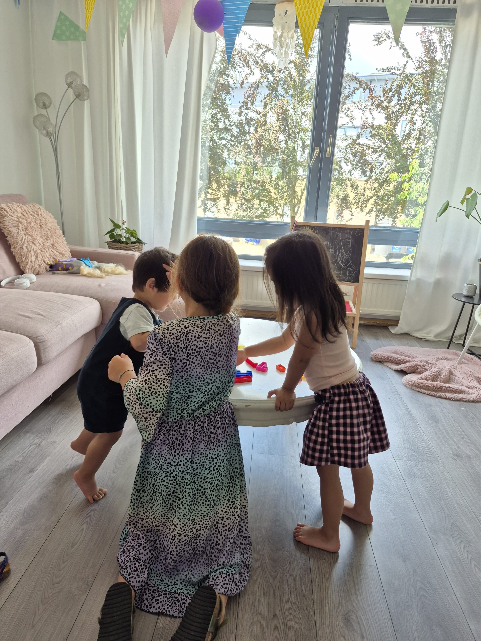 Foto van kinderen bij een steunouder
